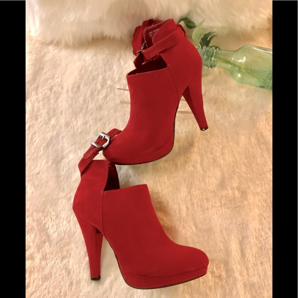Diba - Red suede platform ankle bootie with ankle strap. Sz 5.5